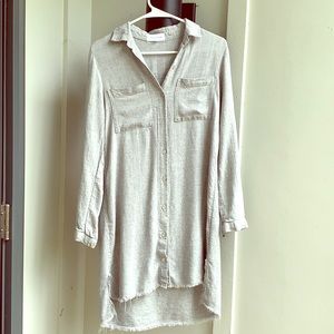 Bella Dahl gray long sleeve midi dress.